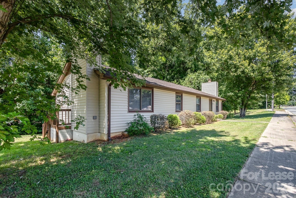 3131 Vestal Place - Photo 0
