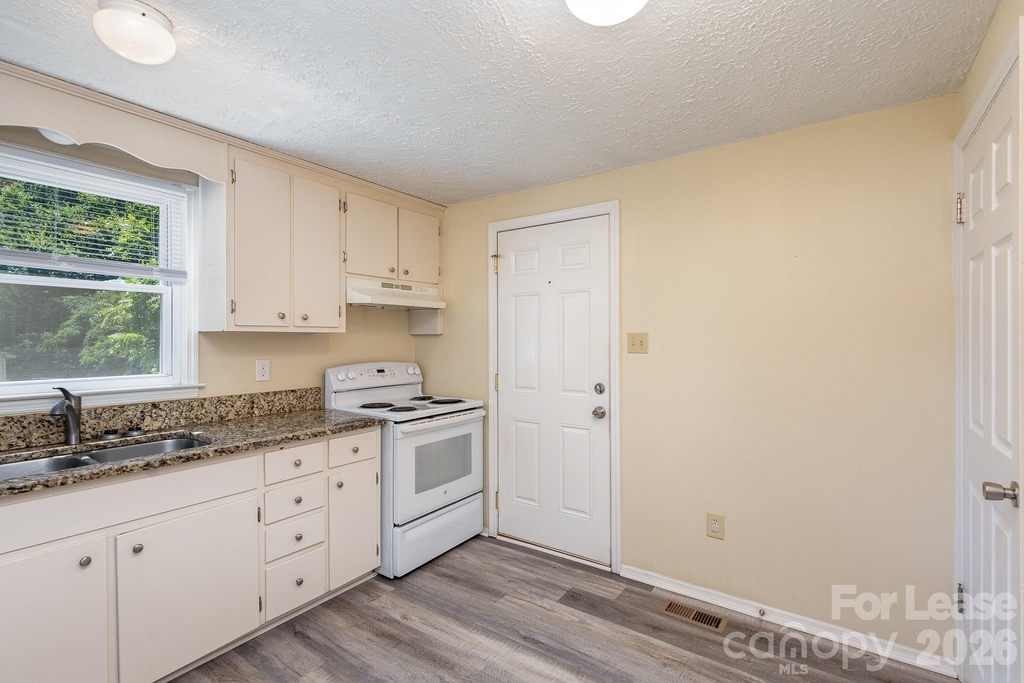 3131 Vestal Place - Photo 2