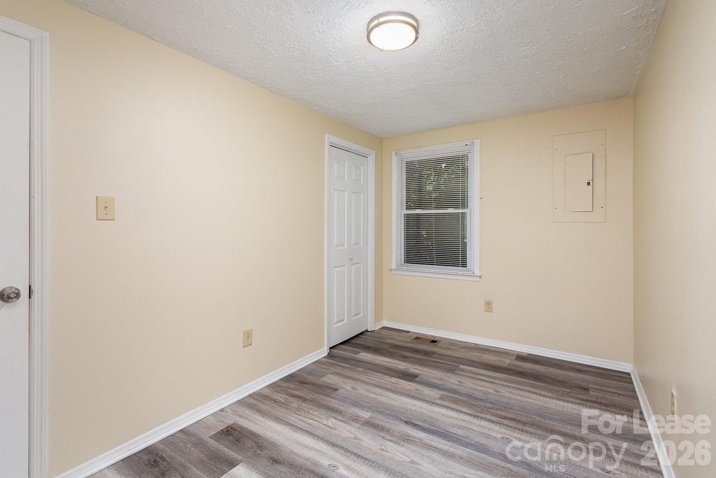 3131 Vestal Place - Photo 6