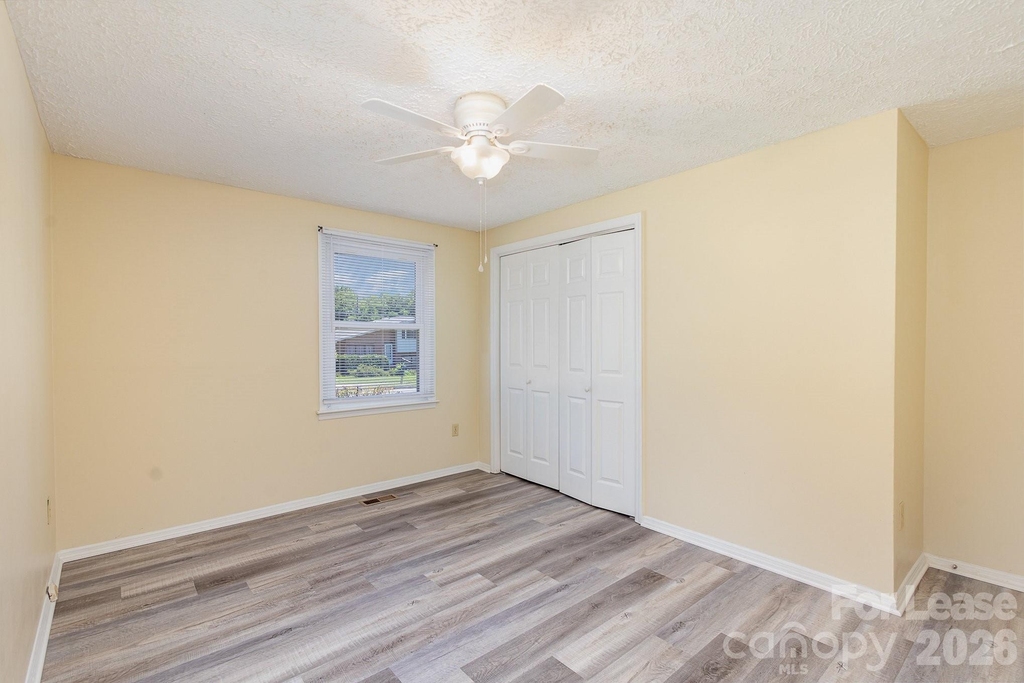 3131 Vestal Place - Photo 5
