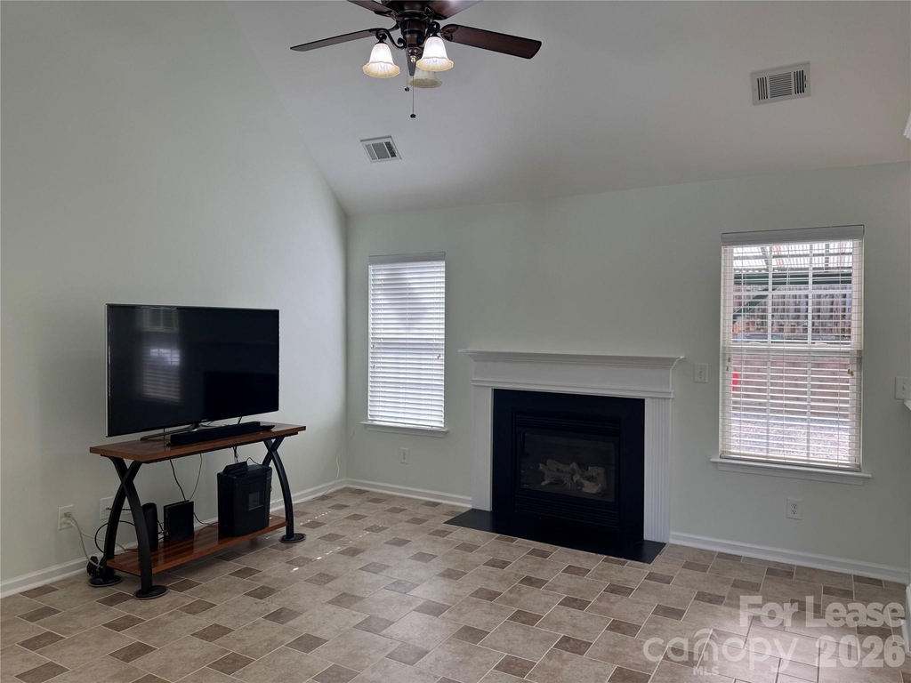 136 Madelia Place - Photo 19
