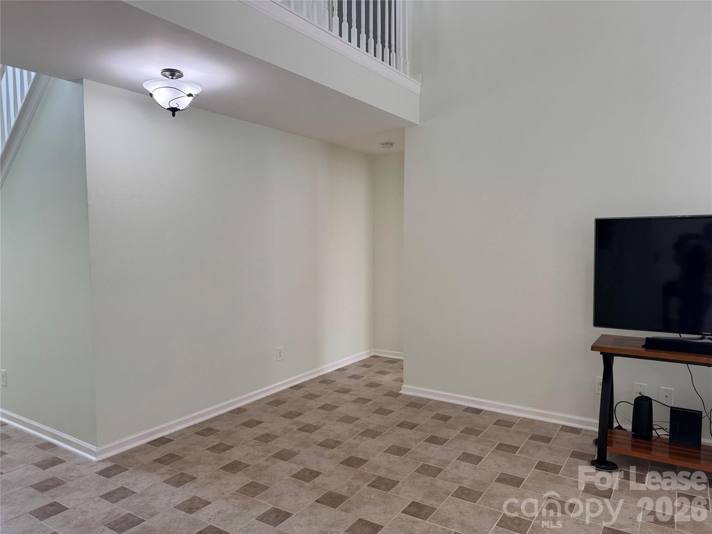 136 Madelia Place - Photo 20