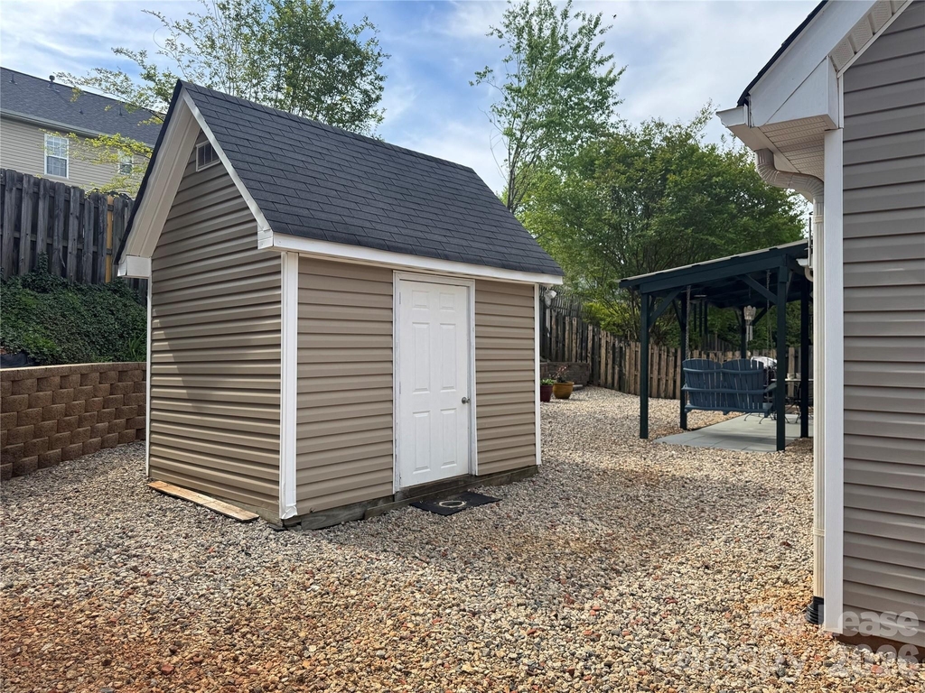 136 Madelia Place - Photo 36