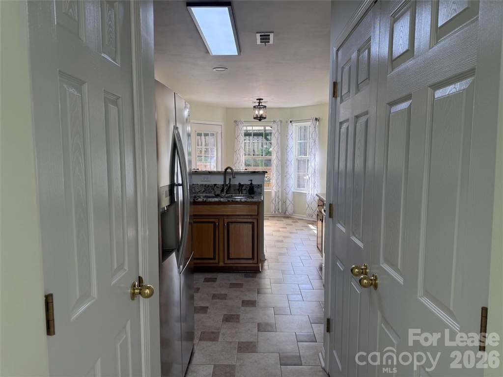 136 Madelia Place - Photo 9