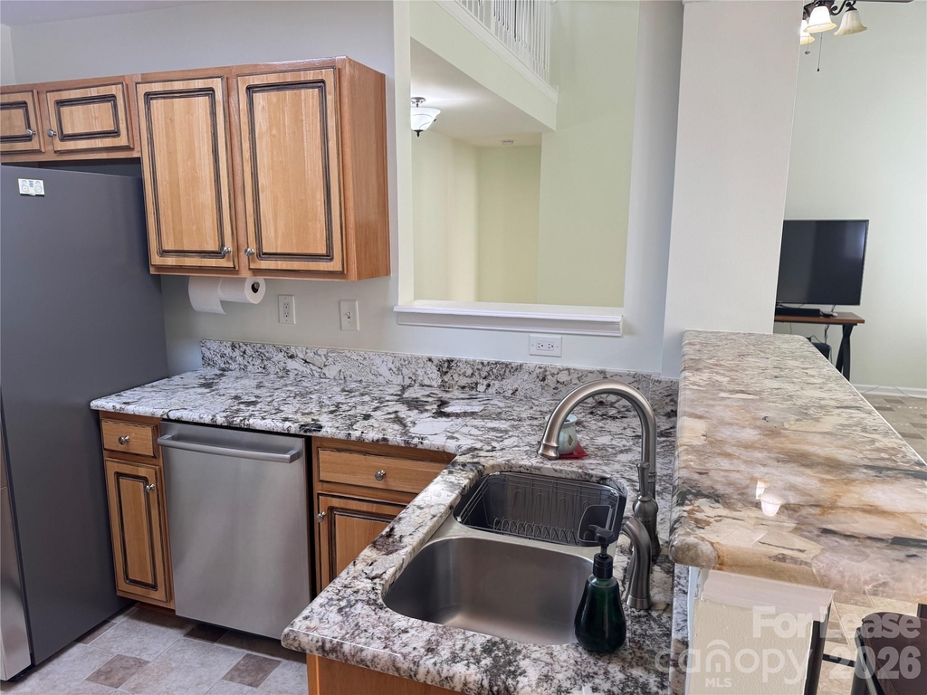 136 Madelia Place - Photo 14