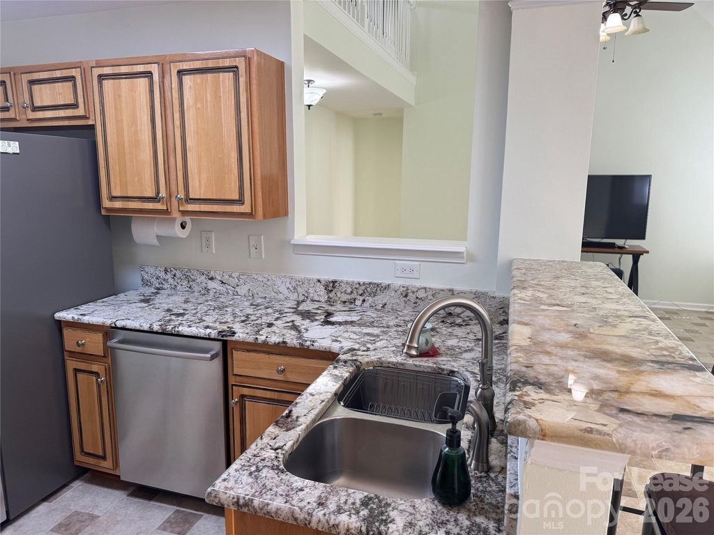 136 Madelia Place - Photo 13