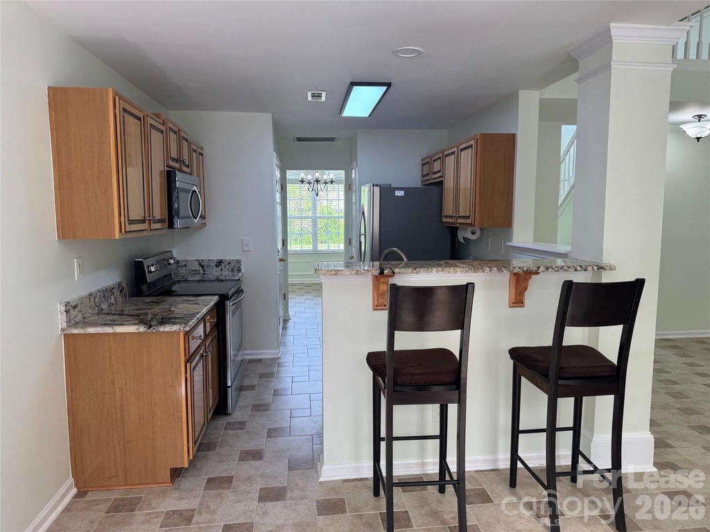 136 Madelia Place - Photo 15