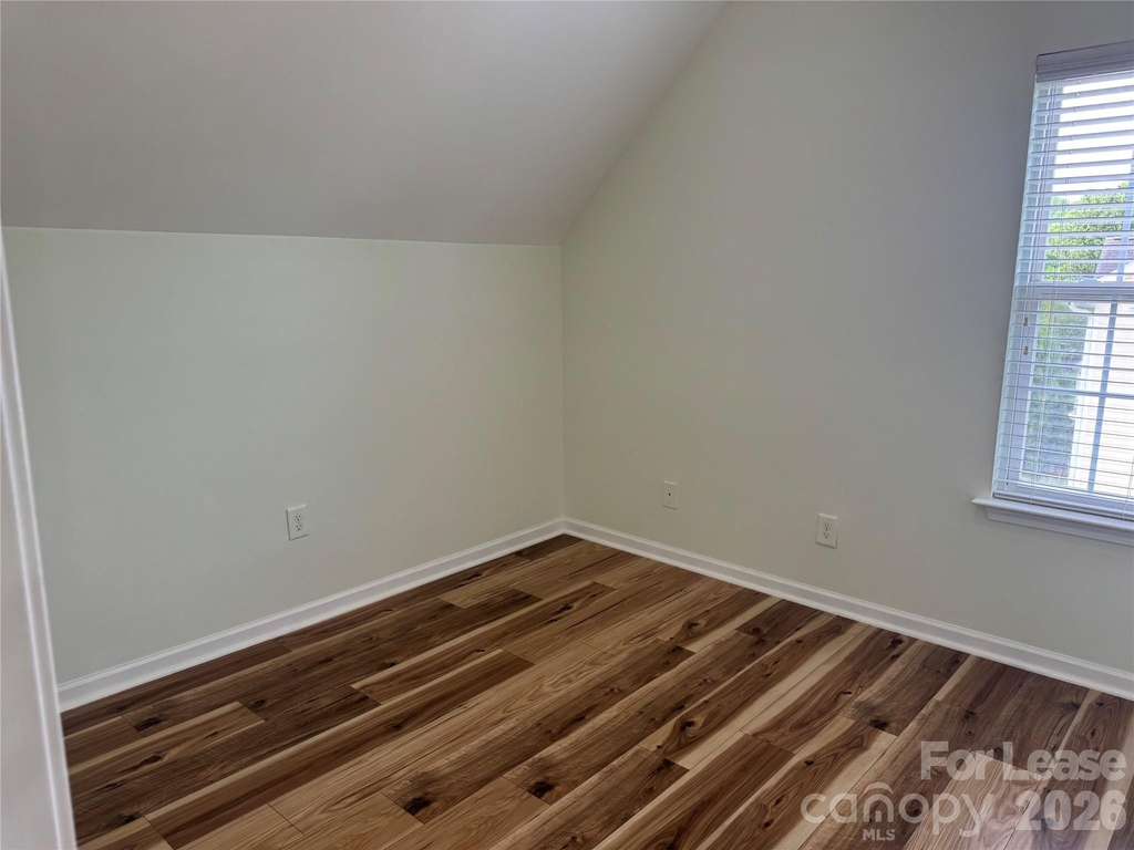 136 Madelia Place - Photo 39