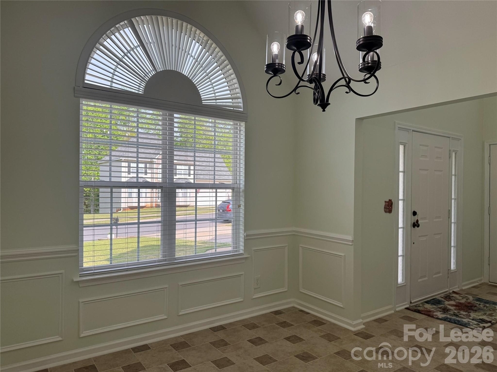 136 Madelia Place - Photo 8