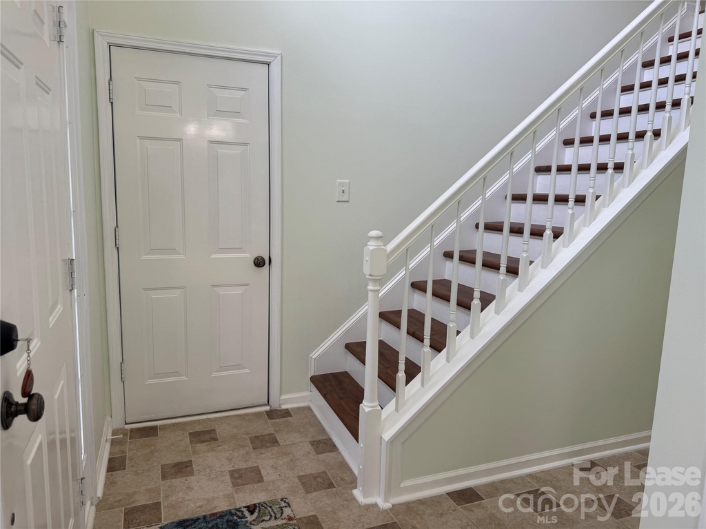 136 Madelia Place - Photo 4