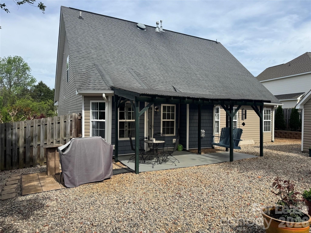 136 Madelia Place - Photo 34