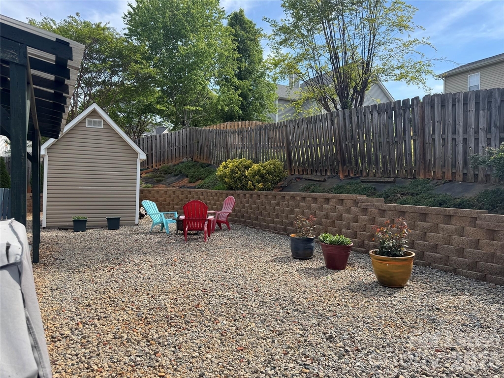 136 Madelia Place - Photo 33