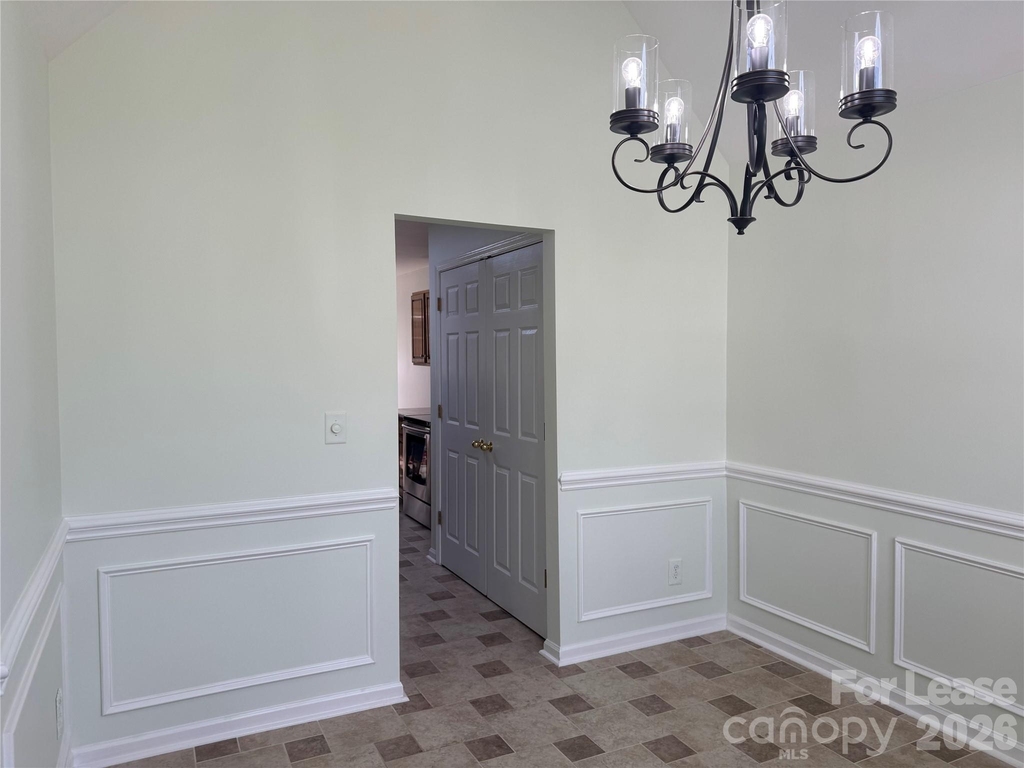 136 Madelia Place - Photo 6