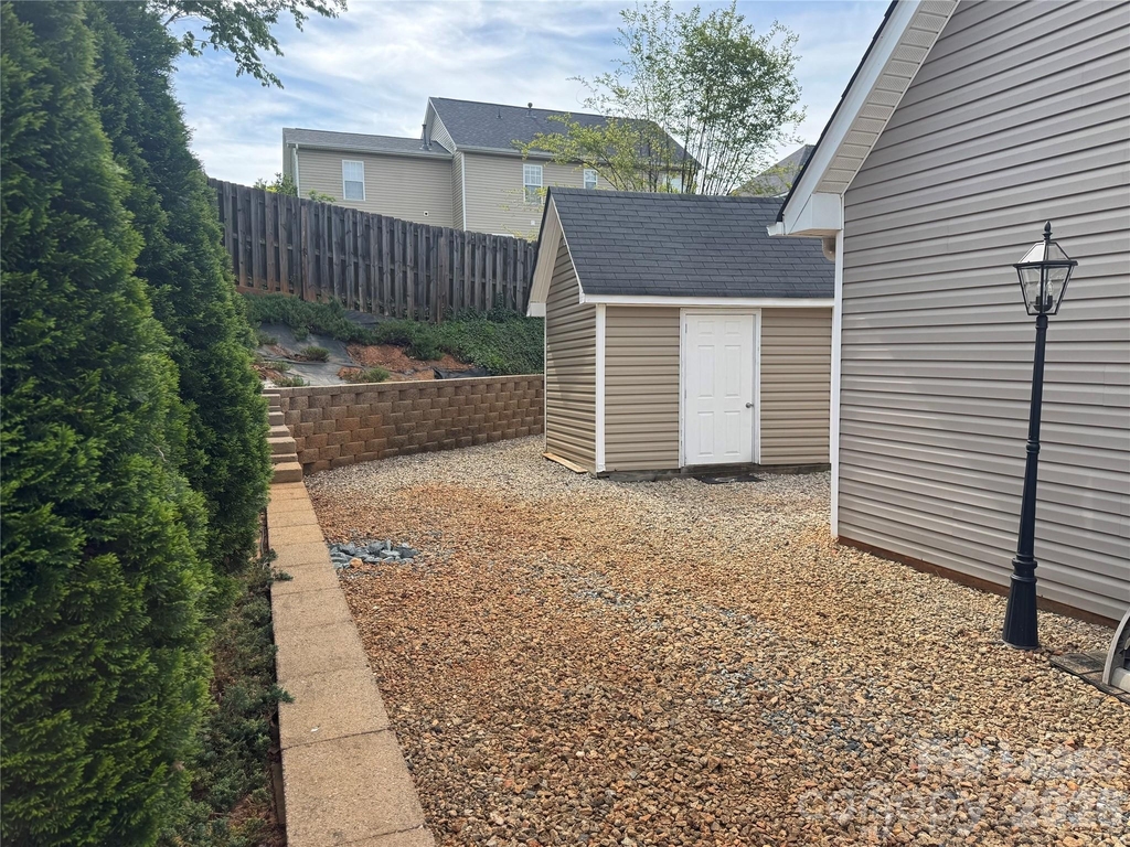 136 Madelia Place - Photo 35
