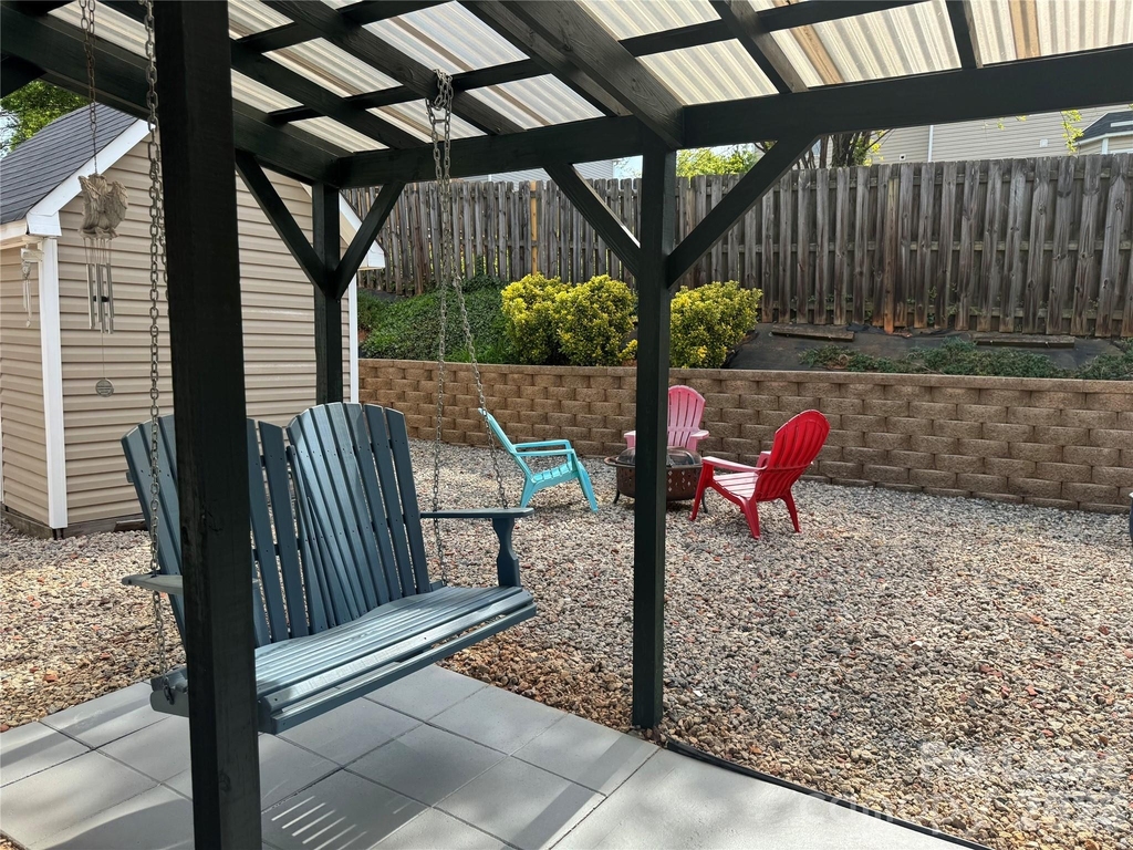 136 Madelia Place - Photo 32