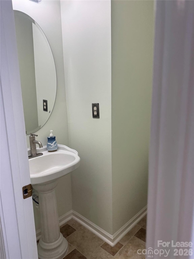 136 Madelia Place - Photo 31