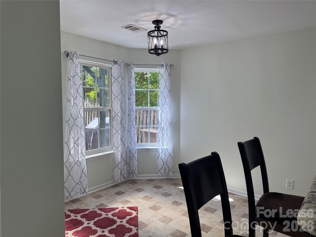 136 Madelia Place - Photo 17