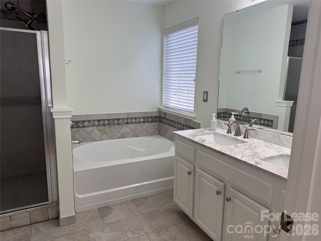 136 Madelia Place - Photo 24