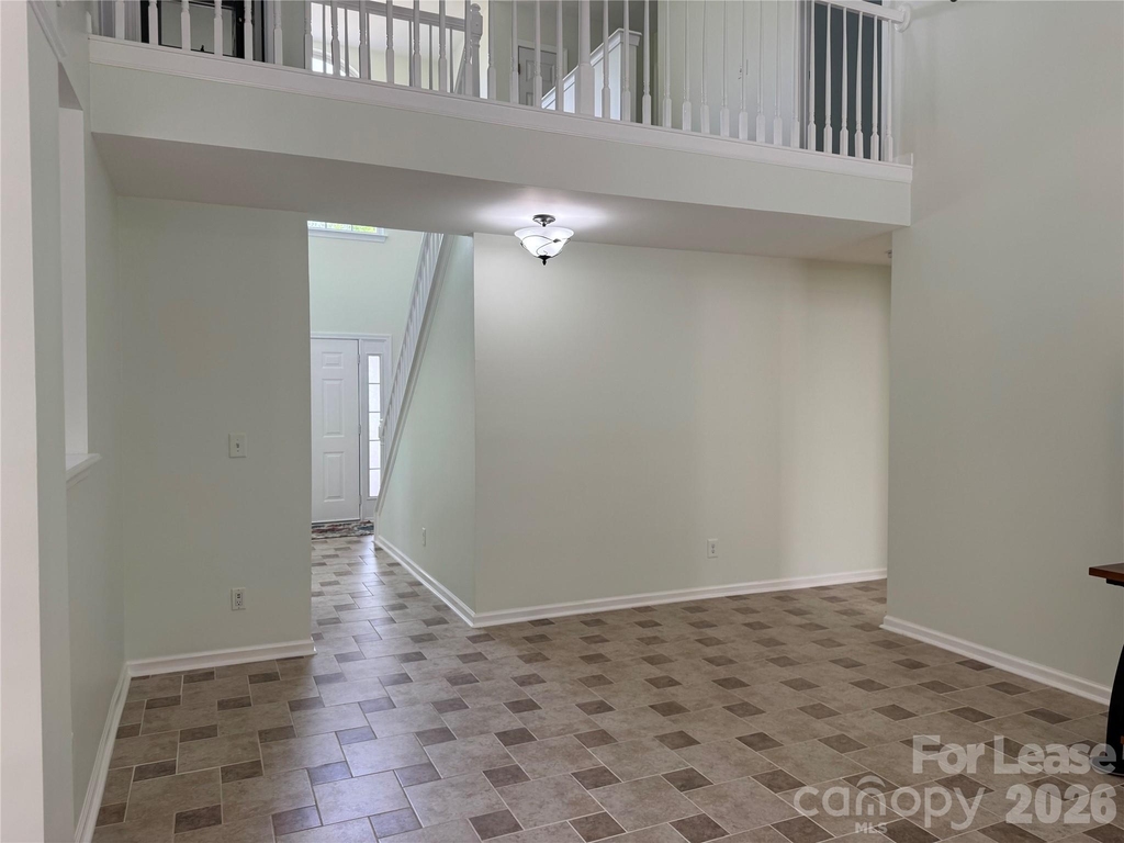 136 Madelia Place - Photo 18