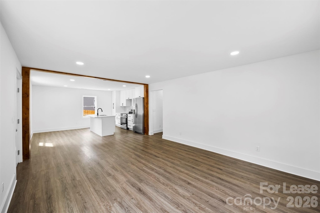 2942 Reid Avenue - Photo 6