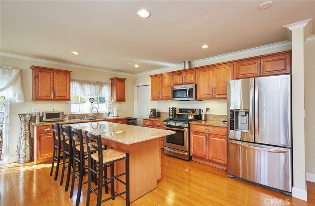 17827 Burbank Boulevard - Photo 8