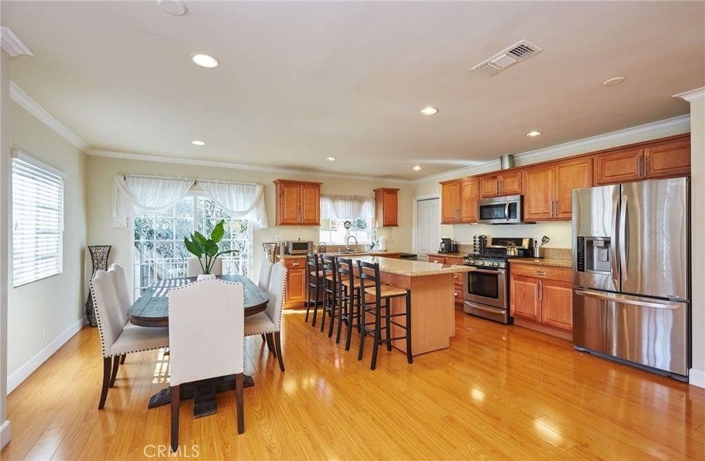 17827 Burbank Boulevard - Photo 6