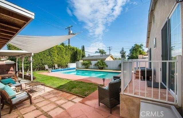17827 Burbank Boulevard - Photo 20