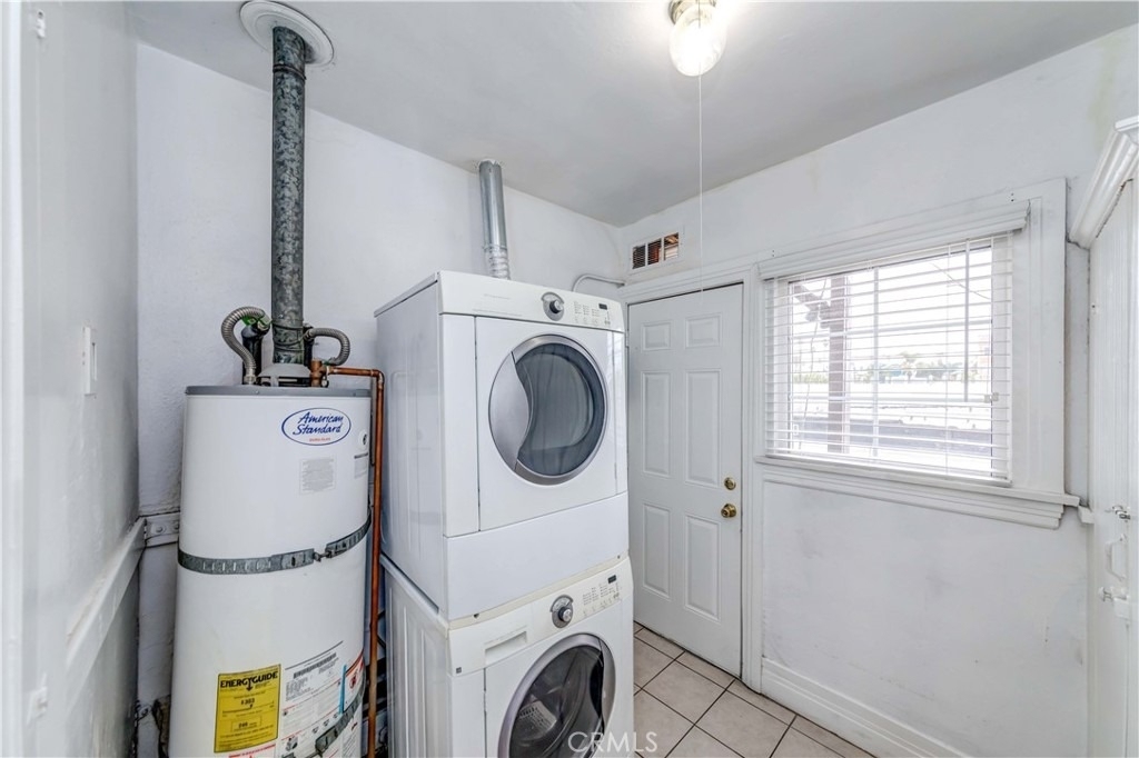 1308 1/2 S Van Ness Avenue - Photo 2