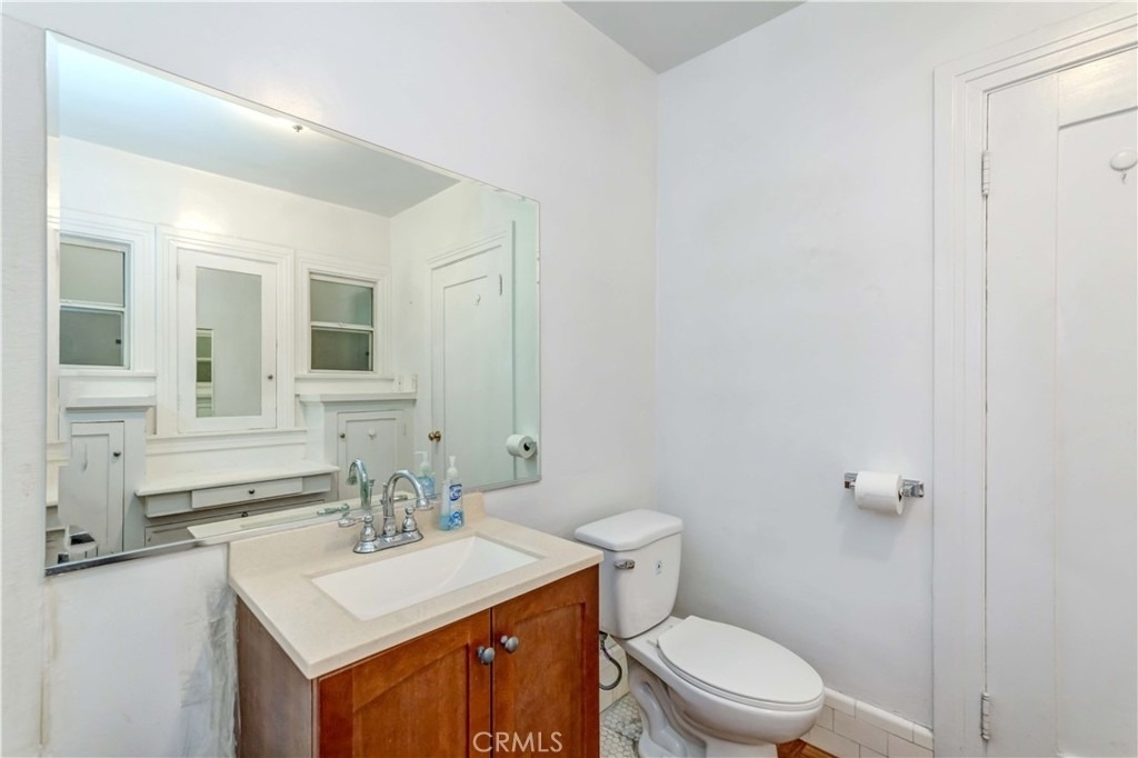 1308 1/2 S Van Ness Avenue - Photo 5