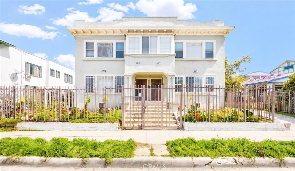 1308 1/2 S Van Ness Avenue - Photo 12