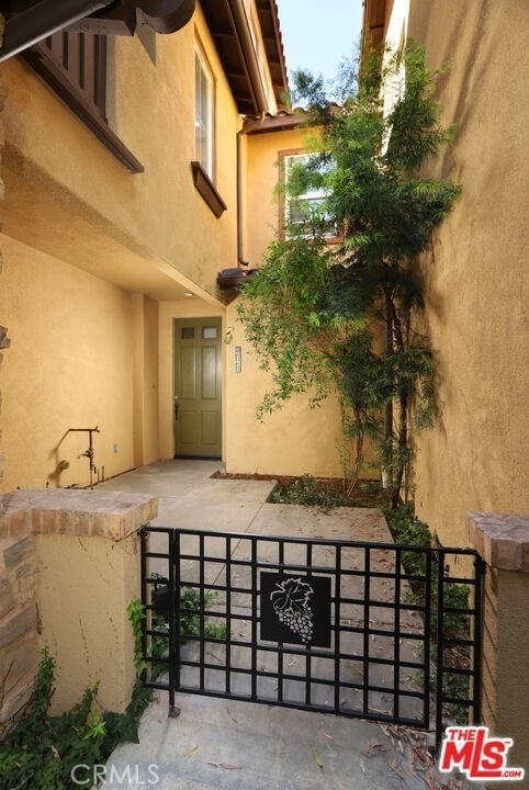 211 Danbrook - Photo 2