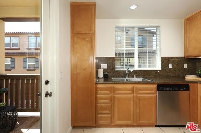 211 Danbrook - Photo 8