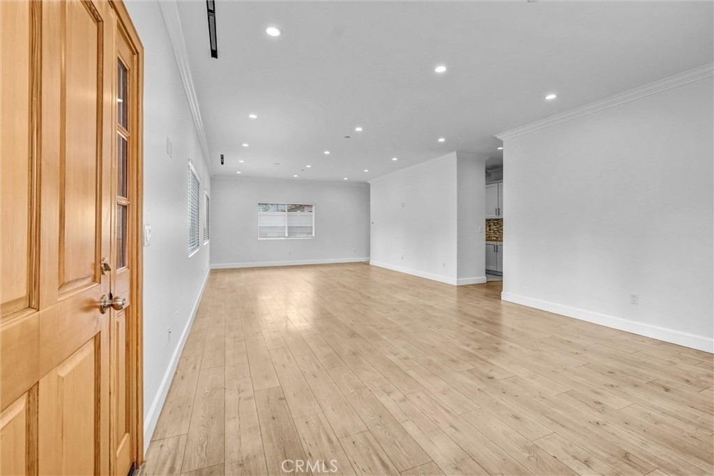 6711 Clybourn - Photo 7