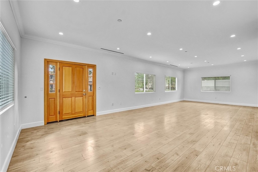 6711 Clybourn - Photo 8