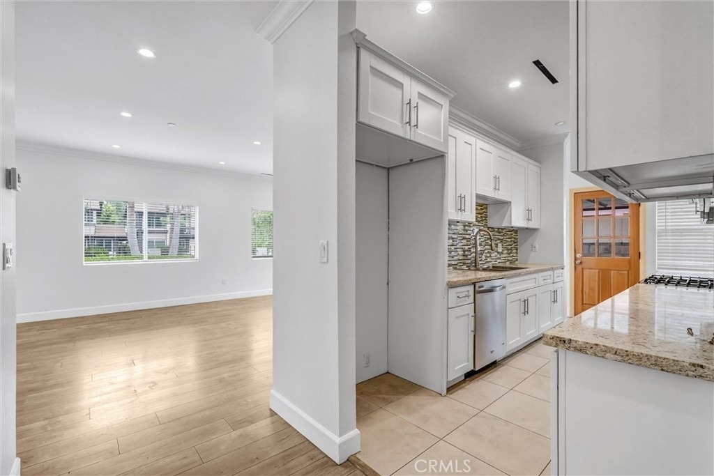 6711 Clybourn - Photo 13