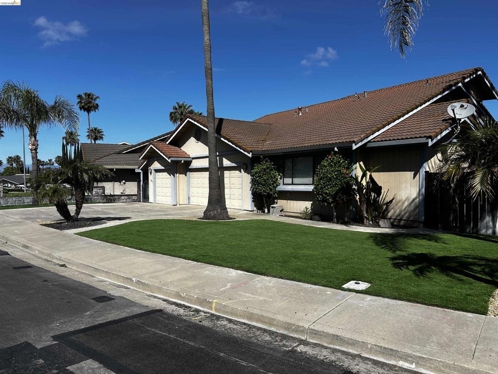 5593 Drakes Dr - Photo 1