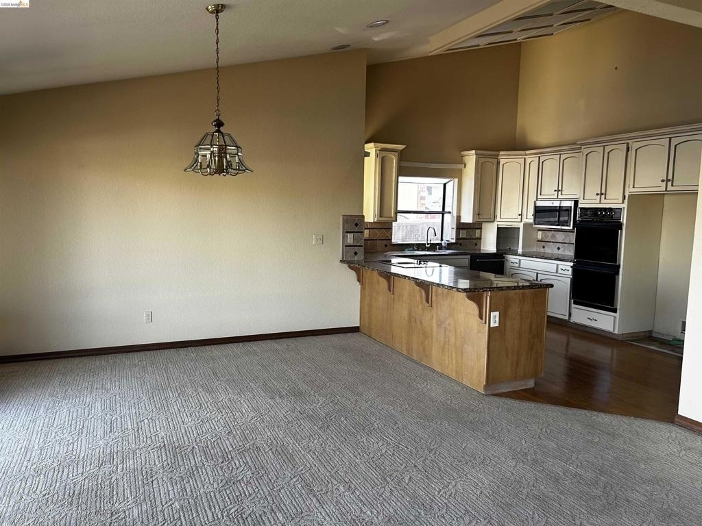 5593 Drakes Dr - Photo 4