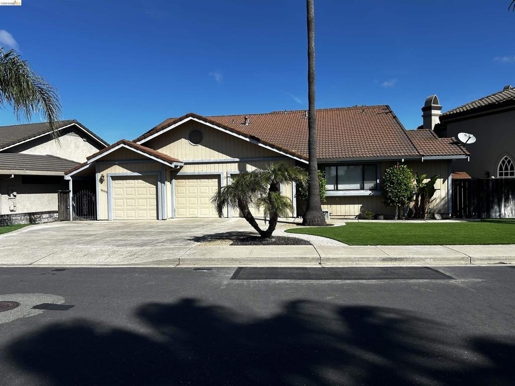 5593 Drakes Dr - Photo 0
