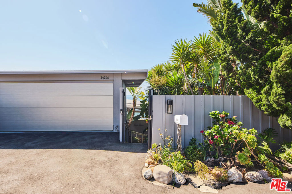 24246 Malibu Road - Photo 2