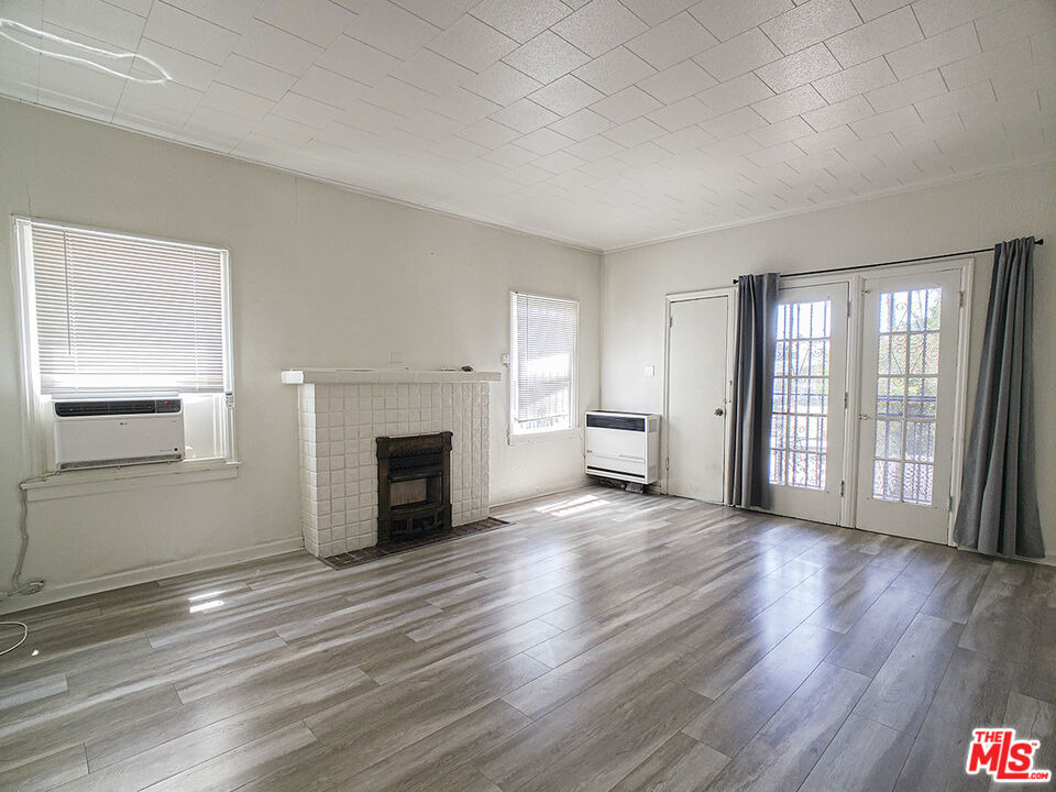 336 S Wilton Place - Photo 3
