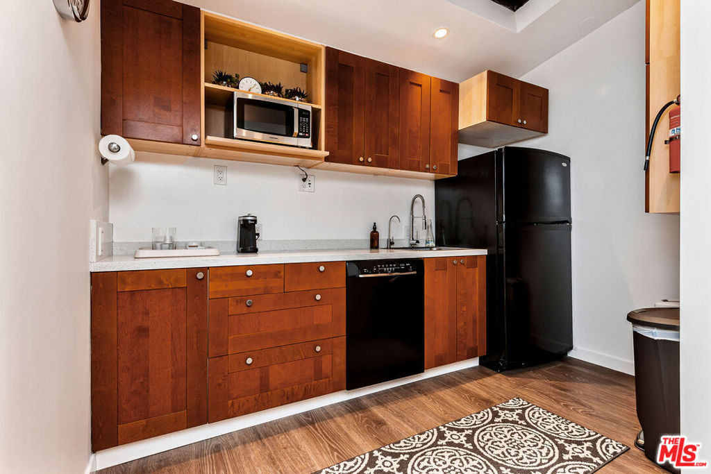717 Huntley Drive - Photo 3