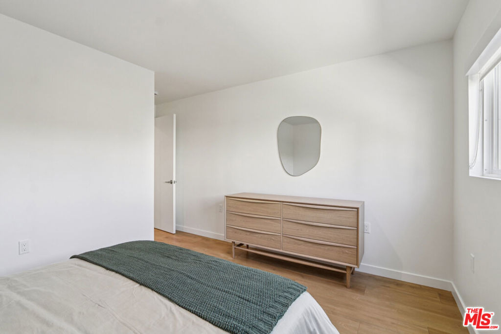 1422 Tamarind Avenue - Photo 10