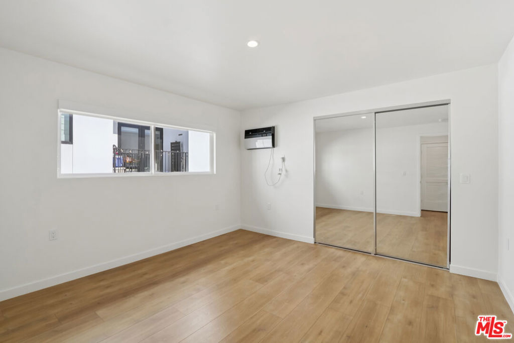 1422 Tamarind Avenue - Photo 19