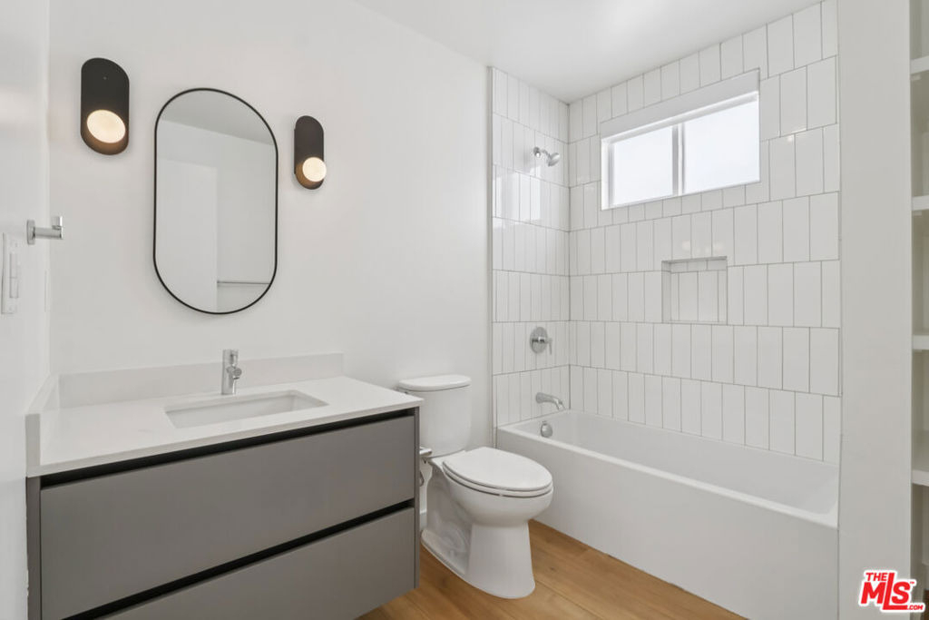 1422 Tamarind Avenue - Photo 21