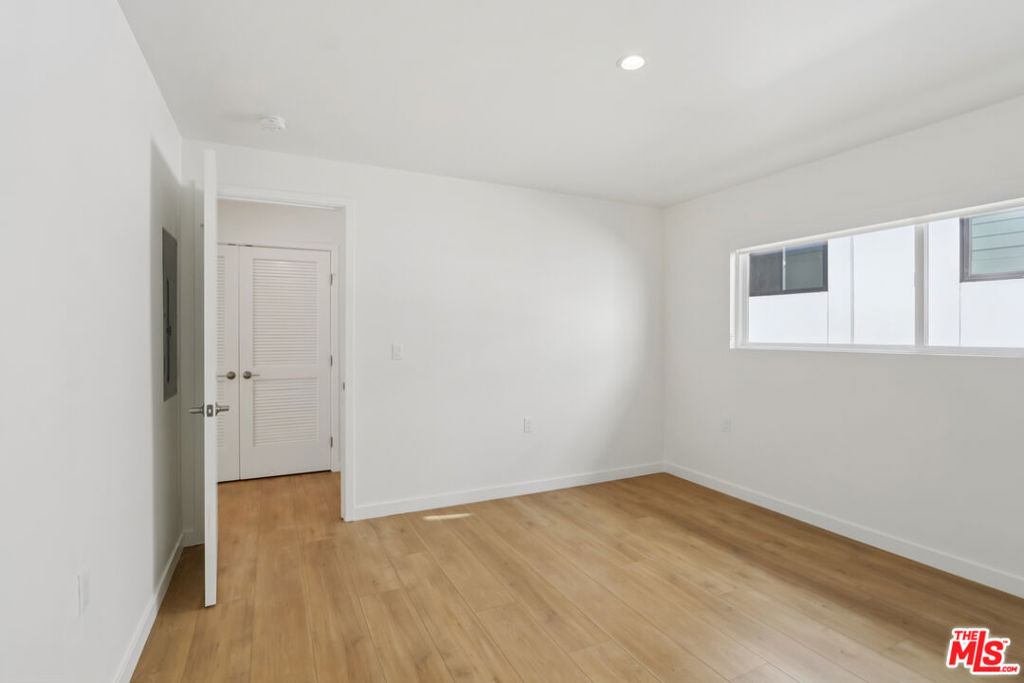 1422 Tamarind Avenue - Photo 20