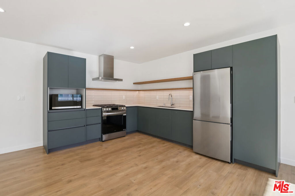 1422 Tamarind Avenue - Photo 18
