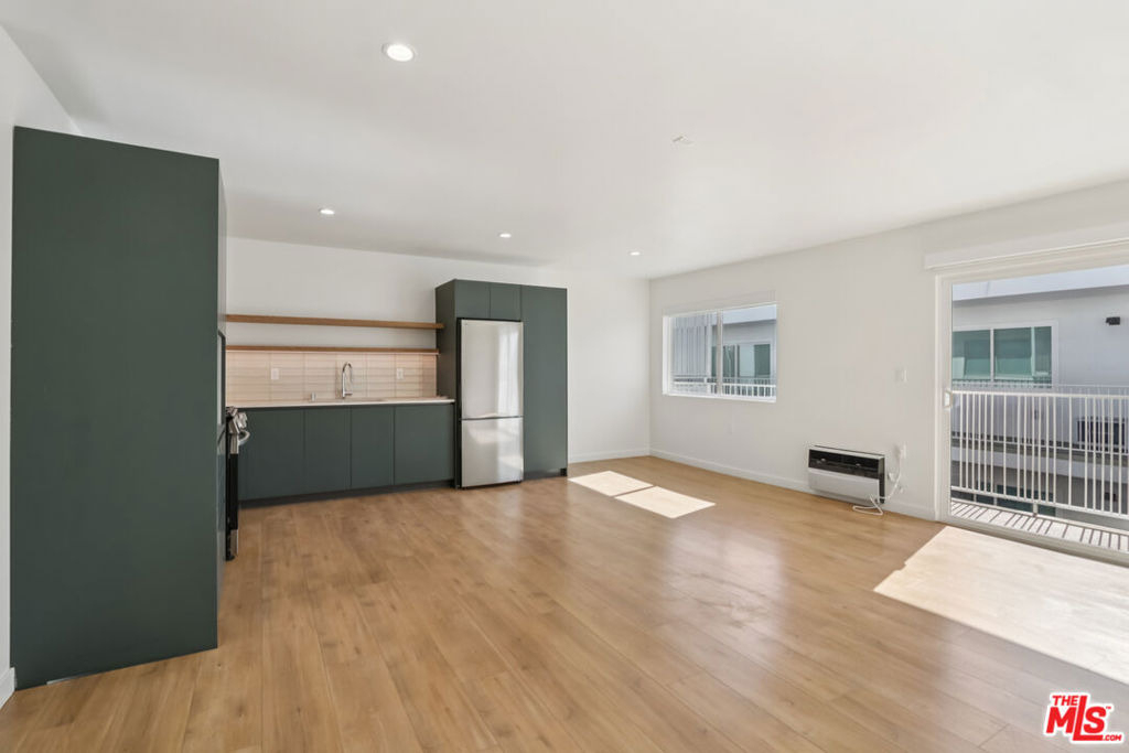 1422 Tamarind Avenue - Photo 17
