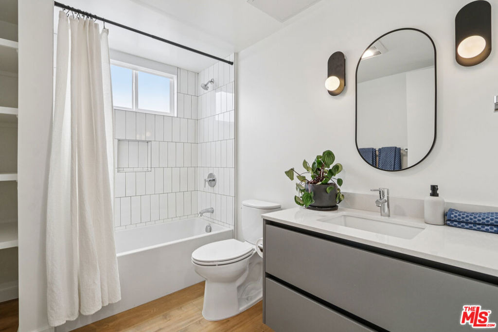 1422 Tamarind Avenue - Photo 8