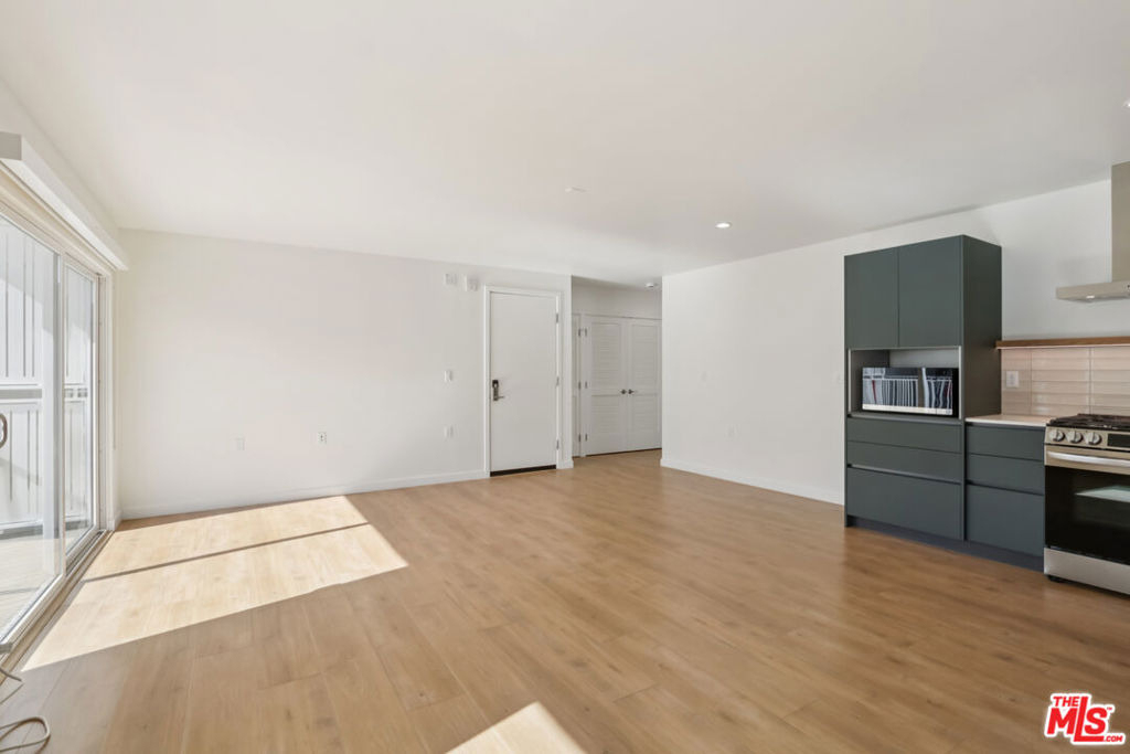 1422 Tamarind Avenue - Photo 15