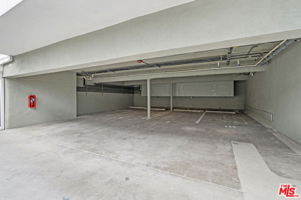 1422 Tamarind Avenue - Photo 12